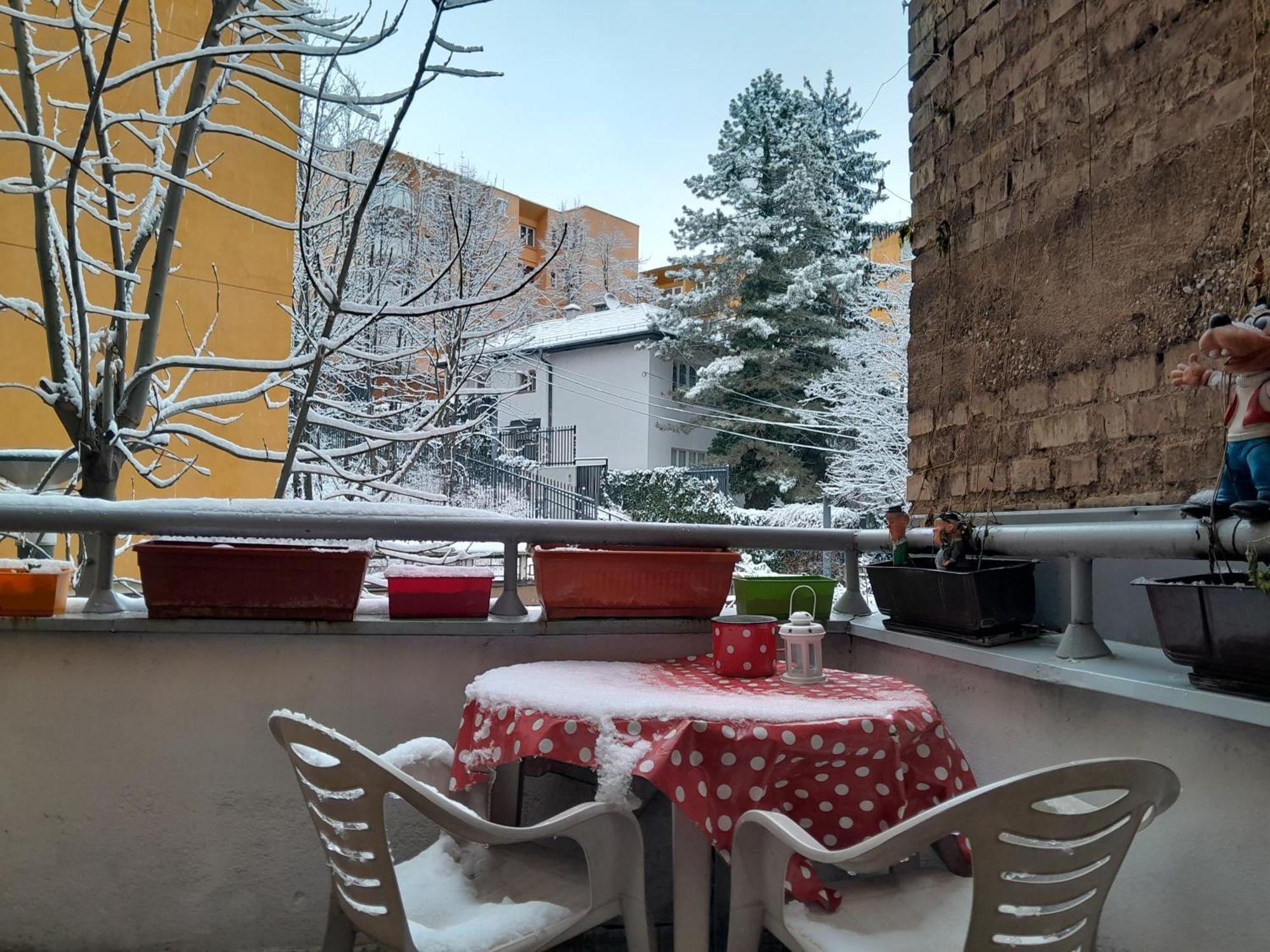 Cosy Single With Balcony In Location *